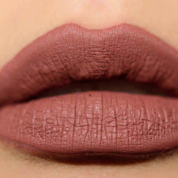 M.A.C Retro Matte Liquid Lip Colour - Big Bertha - Picture 2 of 2